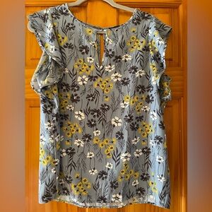 Ann Taylor factory flutter sleeve blouse, size M, floral print keyhole front
